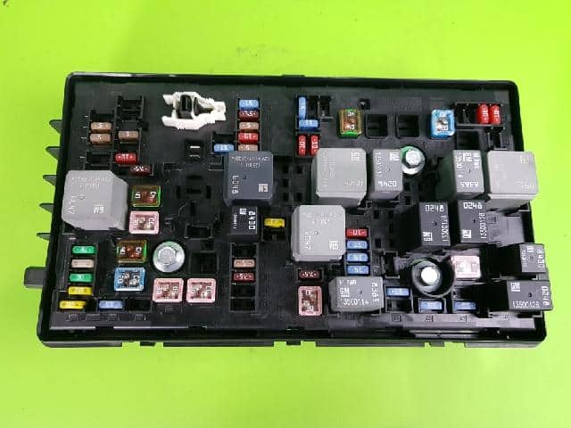 Hộp Cầu Chì Tổng Đầu Xe Số Sàn Daewoo Lacetti Mã phụ tùng 13222782