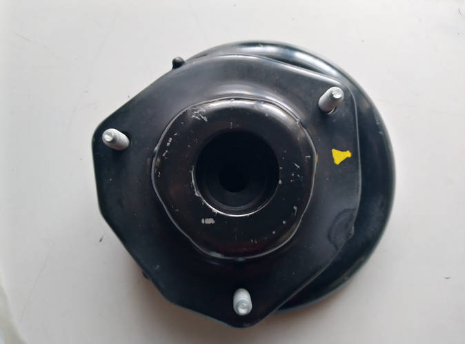 Bát Bèo Giảm Xóc Sau Phải Daewoo Nubira Mã phụ tùng 96275837