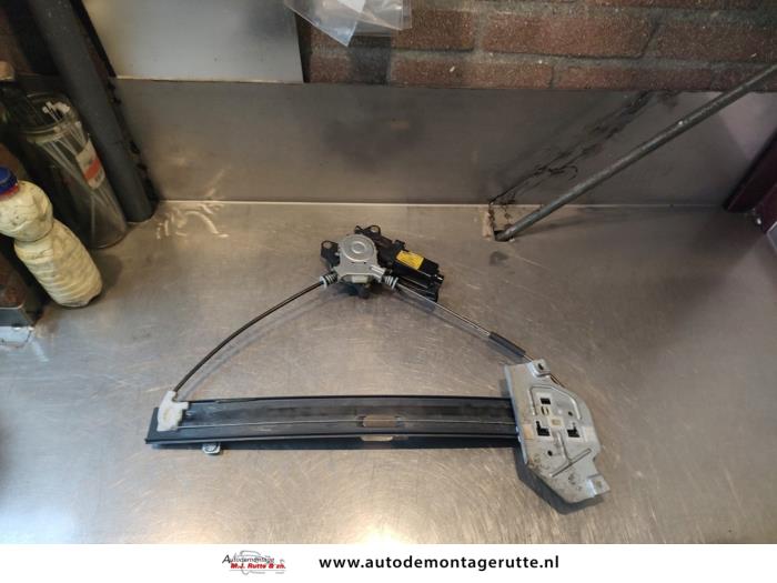 Mô Tơ Nâng Hạ Kính Cánh Cửa Trước Trái Daewoo Magnus Mã phụ tùng 96327987