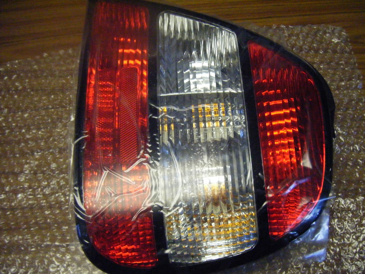 Ốp Chân Kính Chắn Gió Phải Daewoo Gentra Mã phụ tùng 96476581