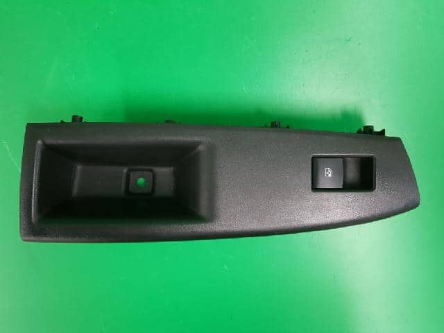 Công Tắc Lên Xuống Kính Cánh Cửa Sau Phải Giắc To Daewoo Lacetti Mã phụ tùng 20933566