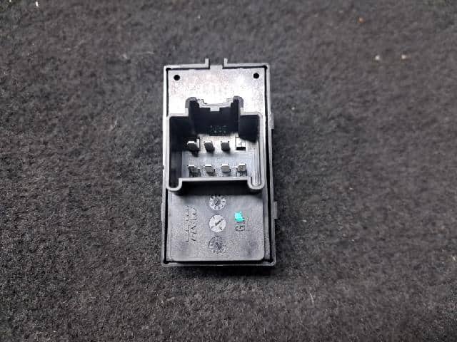 Công Tắc Lên Xuống Kính Cánh Cửa Sau Phải Giắc To Daewoo Lacetti Mã phụ tùng 20933566