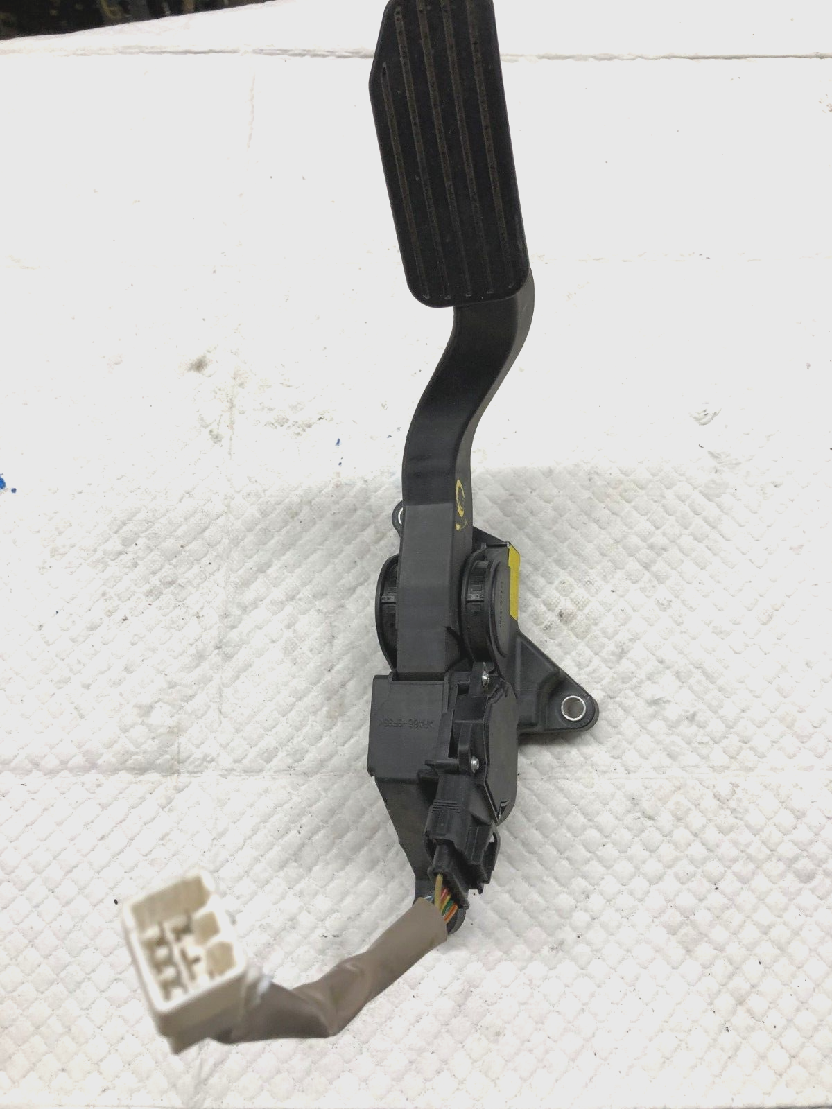 Chân Ga Điện Daewoo Gentra Mã phụ tùng 96814462