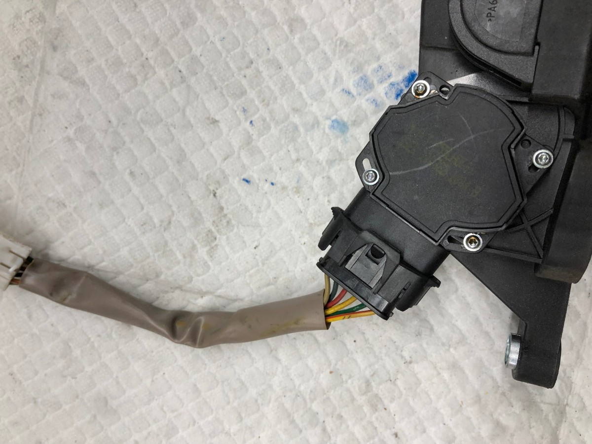 Chân Ga Điện Daewoo Gentra Mã phụ tùng 96814462