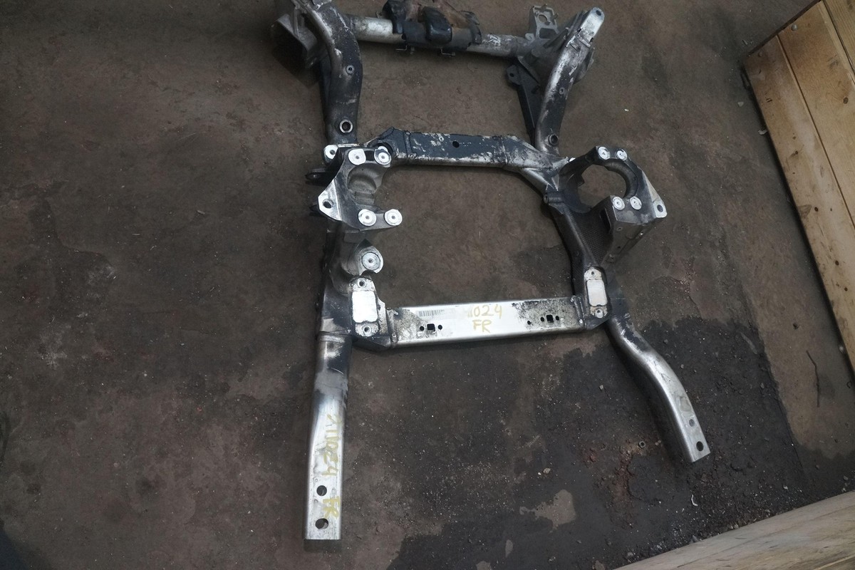 Giá Đỡ Động Cơ Landrover RANGE ROVER SPORT Mã phụ tùng LR060034