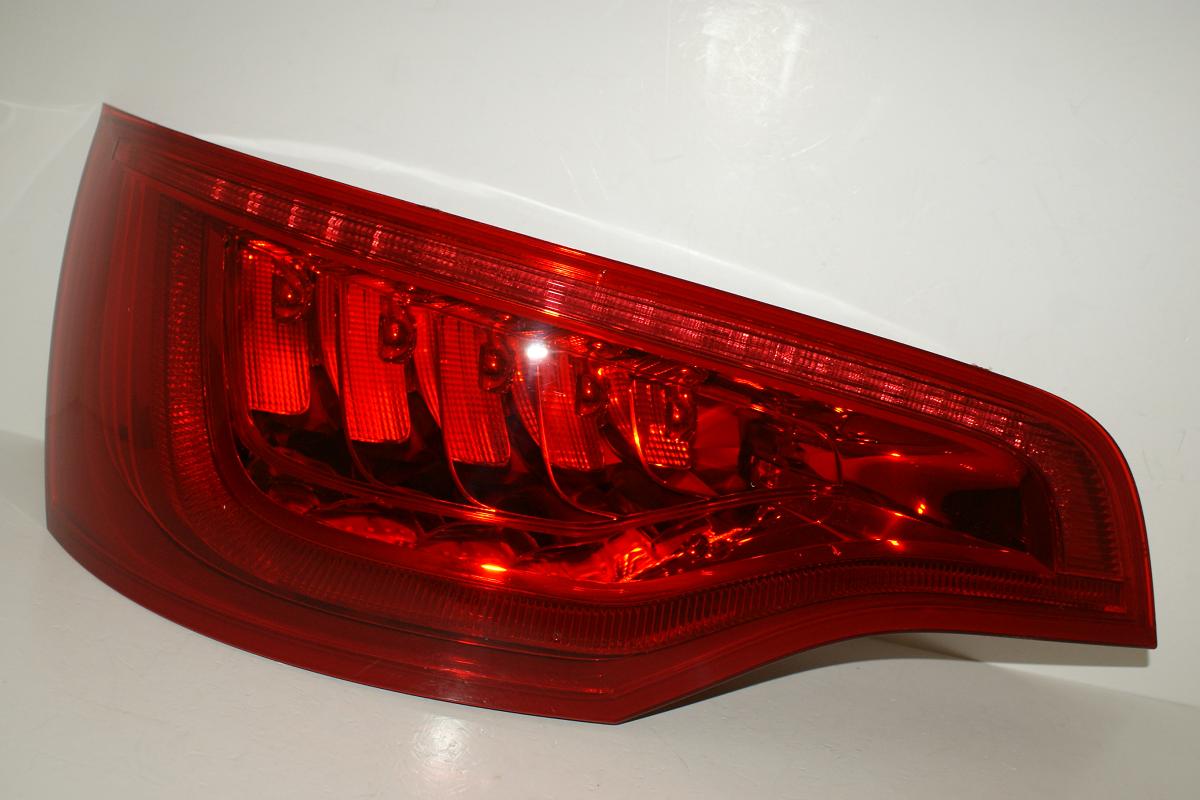 Đèn Hậu Trái Audi Q7 Mã phụ tùng 4L0945093F