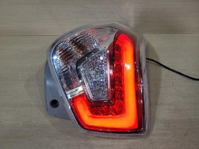 Đèn Hậu Phải Ssangyong Tivoli Mã phụ tùng 8360235000