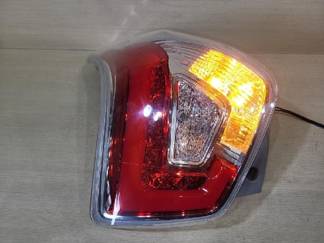 Đèn Hậu Trái Ssangyong Tivoli Mã phụ tùng 8360135000