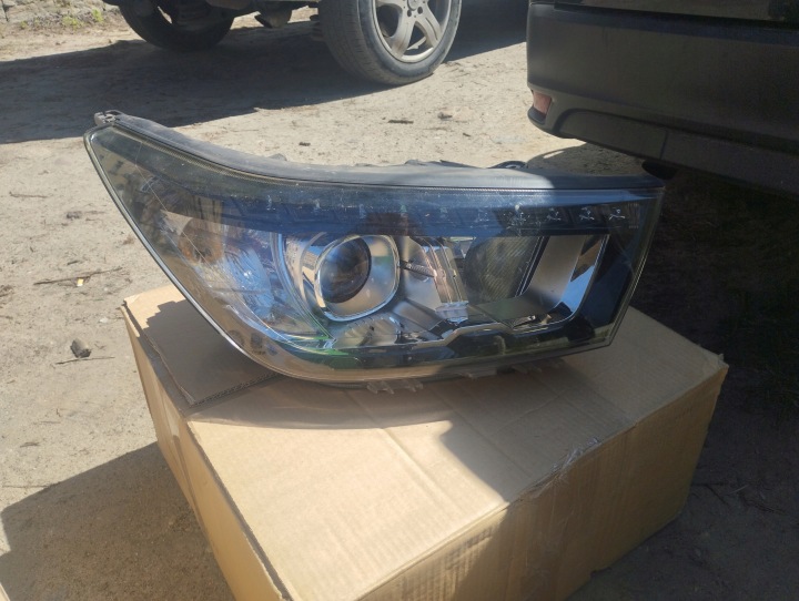 Đèn Pha Phải Có Led Ssangyong Tivoli Mã phụ tùng 8310235300