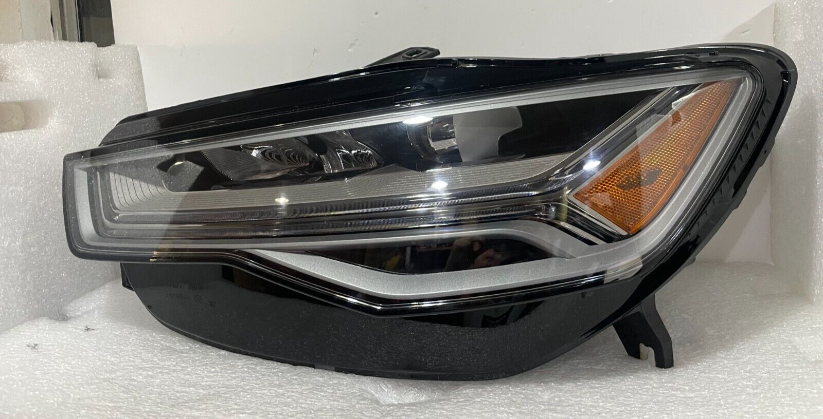 Đèn Pha Trái Audi A6 Mã phụ tùng 4G0941033D
