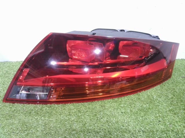 Đèn Hậu Phải Audi TT Mã phụ tùng 8j0945096L