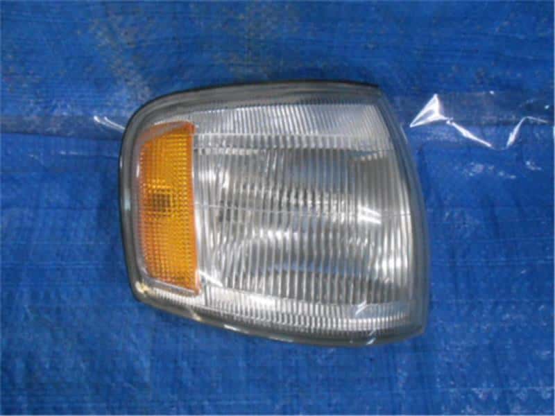 Đèn xi nhan Crown 3.0 JZS155 Mã phụ tùng 8162130390