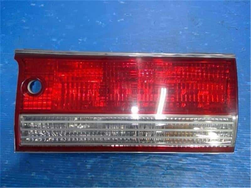 Đèn hậu ngoài Crown 3.0 1998 Mã phụ tùng 8155130750