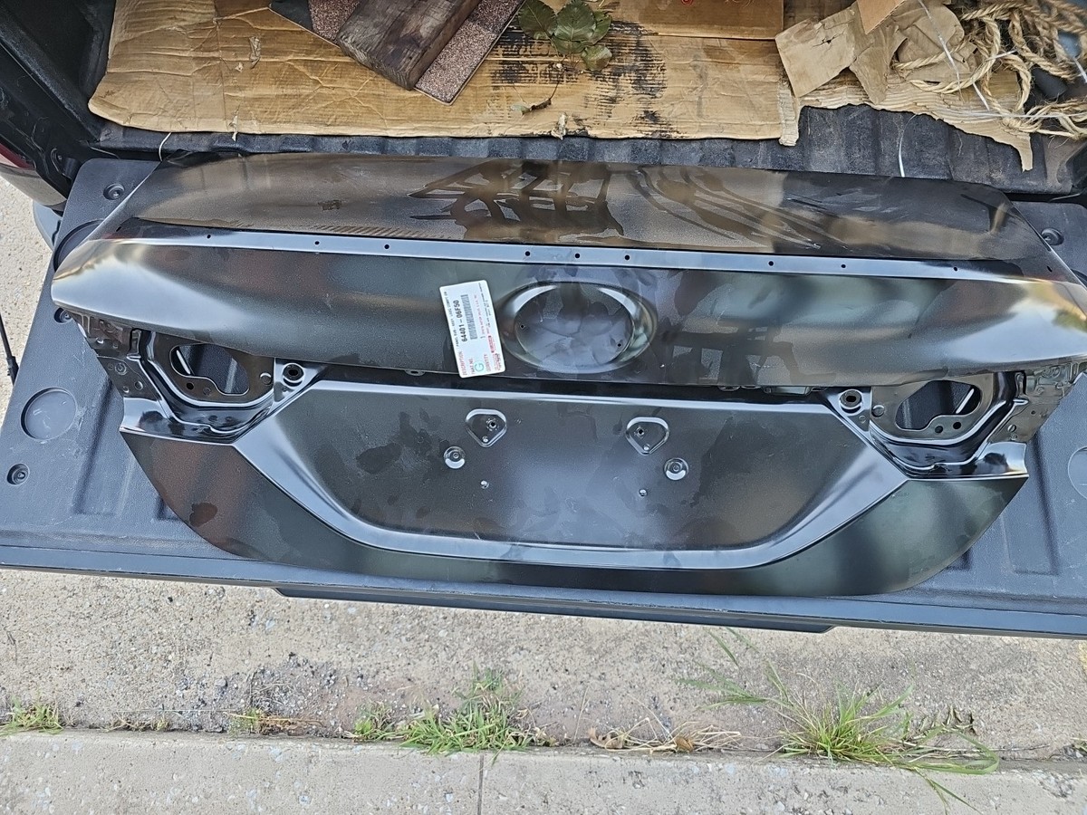 Nắp cốp sau Camry 2.4-3.0 2002-2006 Mã phụ tùng 6440106150