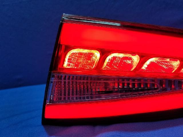 Đèn hậu trong Kia K3 Mã phụ tùng 92404A7300