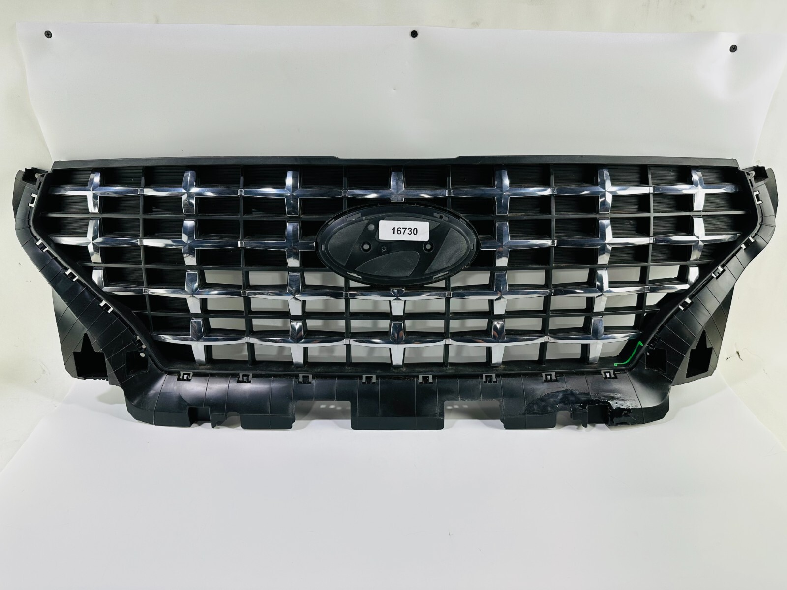 Chữ Hyundai Starex Mã phụ tùng 863104H000