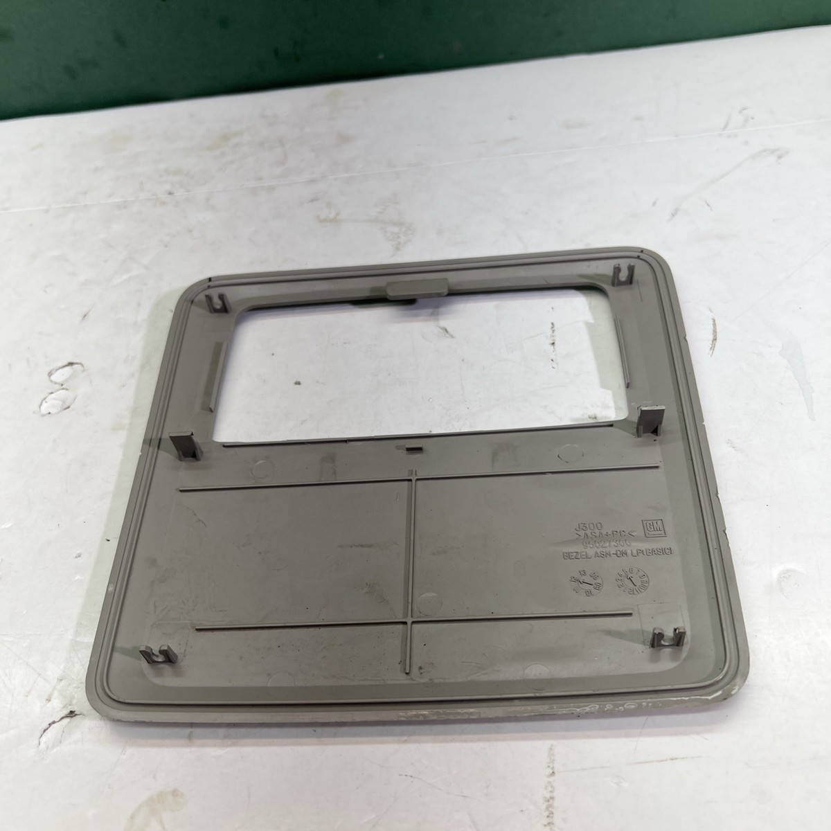 Đèn trần xe trước Lacetti Mã phụ tùng 95027367