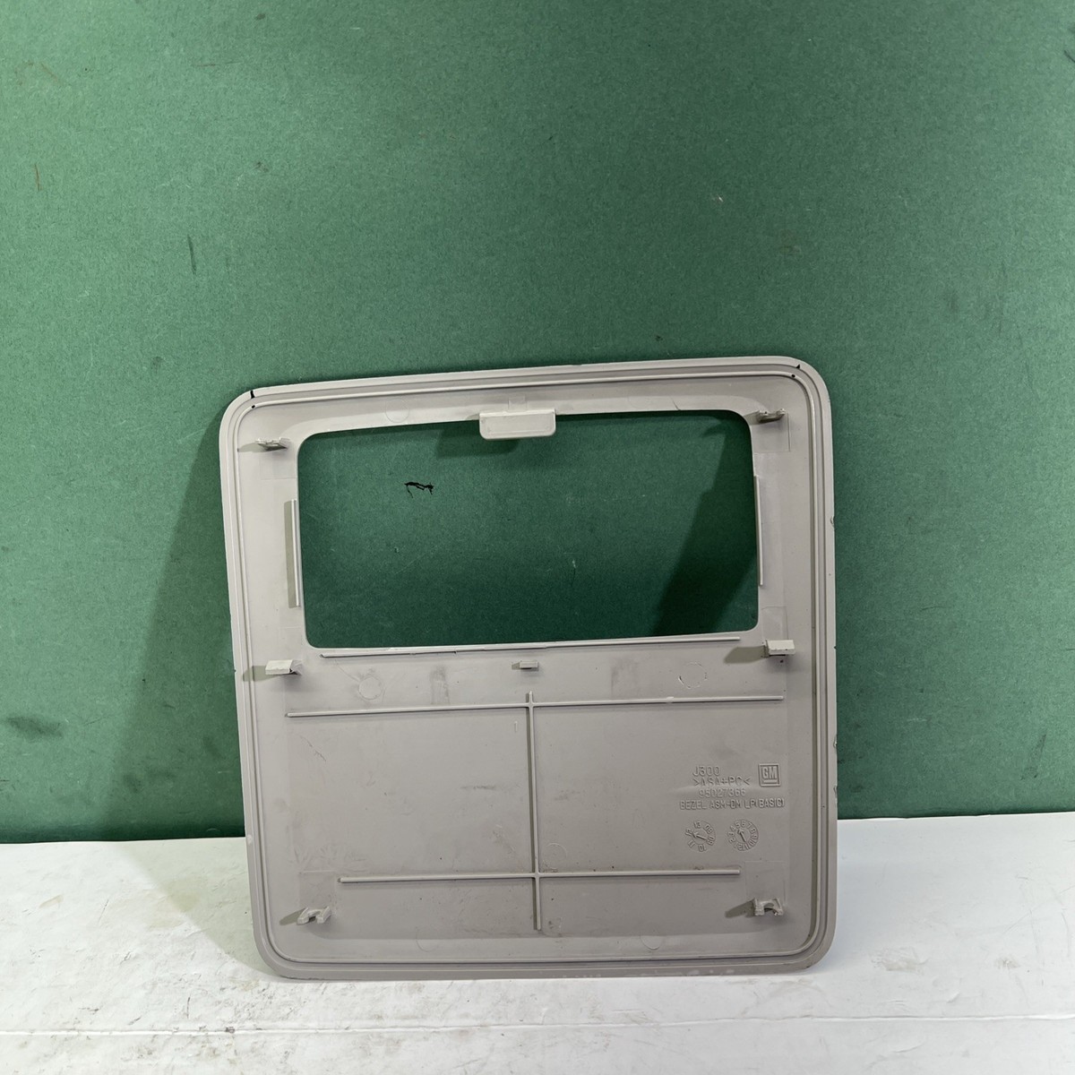 Đèn trần xe trước Lacetti Mã phụ tùng 95027367