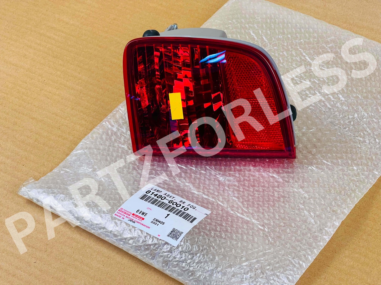 Đèn ba đờ xốc sau LX570 Mã phụ tùng 8148060010