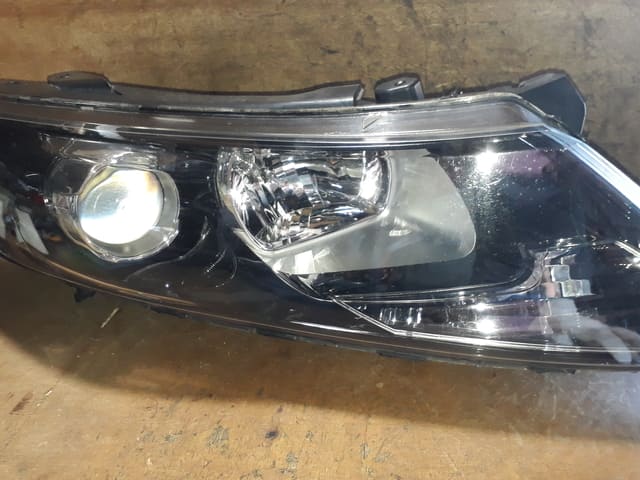 Đèn pha Kia K5 Mã phụ tùng 921022T301