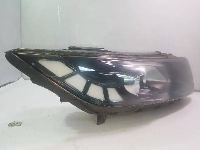 Đèn pha Kia K5 Mã phụ tùng 921022T301