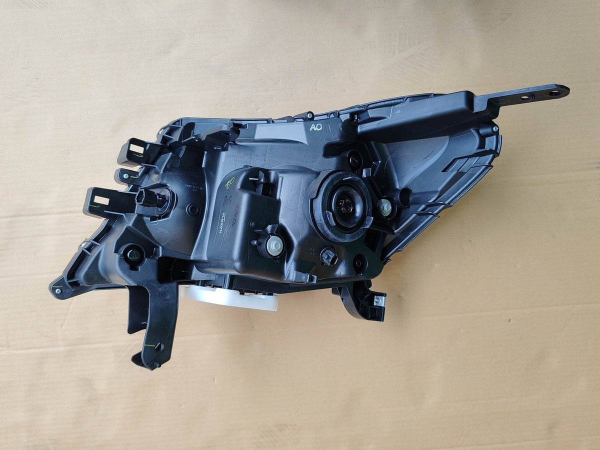 Đèn pha Nissan Navara 2015 (Đèn lái trước) Mã phụ tùng 260104ja0b