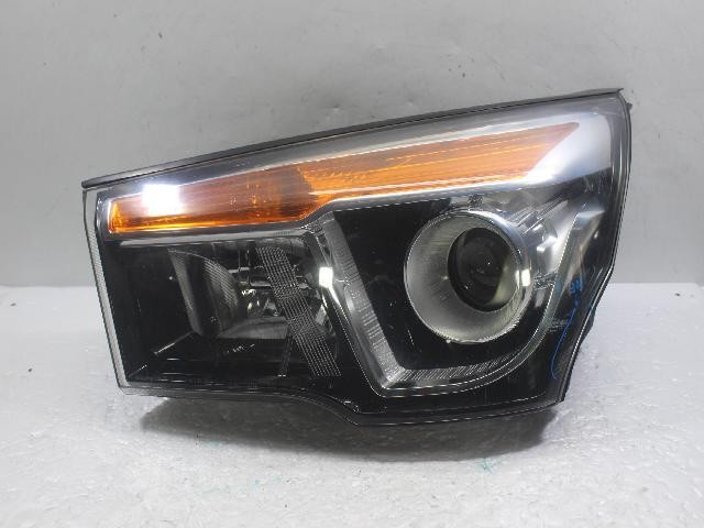 Đèn pha Korando Mã phụ tùng 8310106012