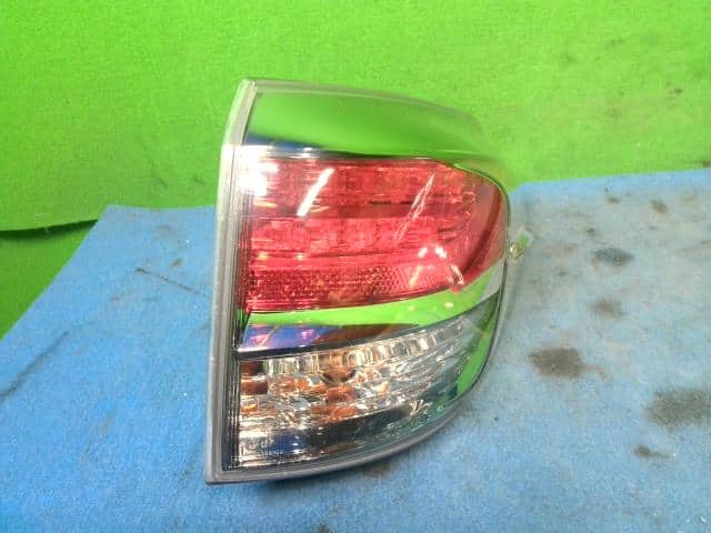 Đèn hậu ngoài Lexus RX350 2010 Mã phụ tùng 8155048230