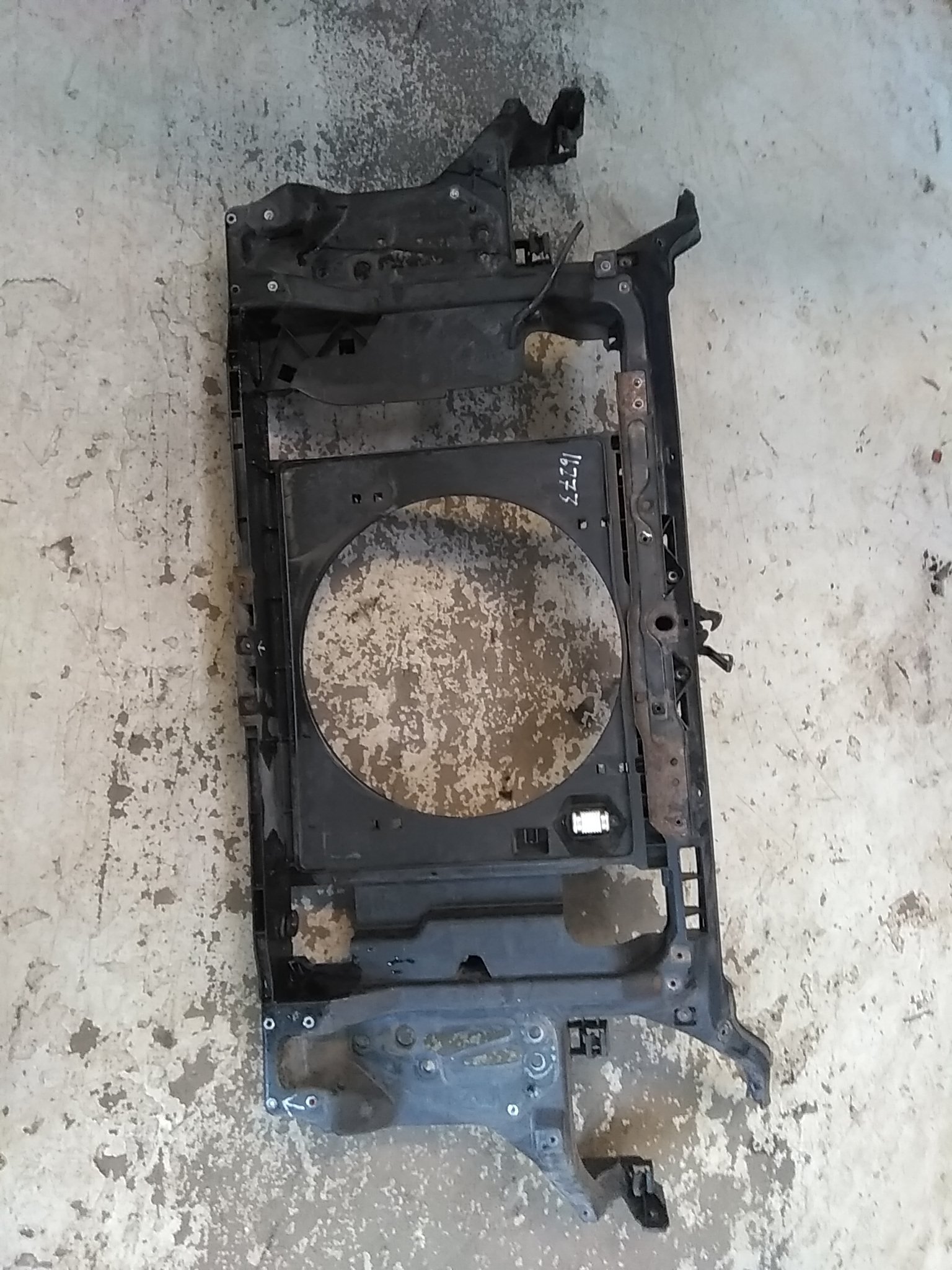 Giá khung két nước Hyundai I20 Mã phụ tùng 641011J000