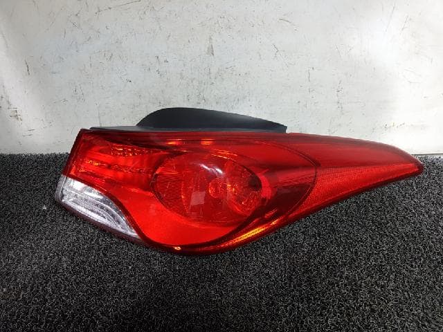 Đèn hậu ngoài Elantra 2013 Mã phụ tùng 924023X000