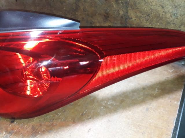 Đèn hậu ngoài Elantra 2013 Mã phụ tùng 924023X000