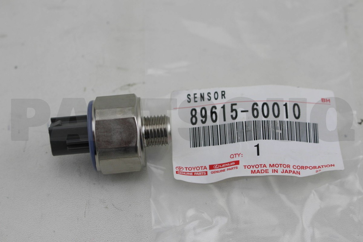 Cảm biến tiễng gõ Land FZJ100 2002 Mã phụ tùng 8961560010