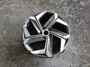 La zăng đúc Hyundai Tucson 2015 R18 (Mâm đúc) Mã phụ tùng 52910d3300