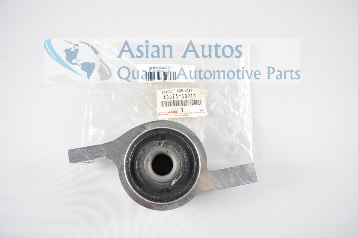 Cao su đuôi càng Lexus GS450H Mã phụ tùng 4807530030