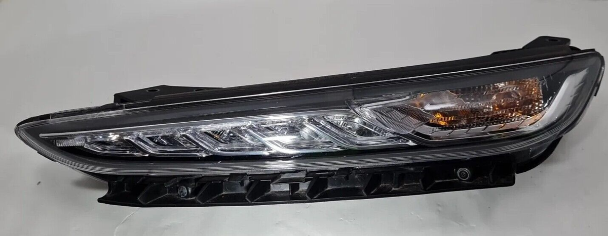 Đèn pha trên Hyundai Kona (Đèn lái trước) Mã phụ tùng 92207j9000