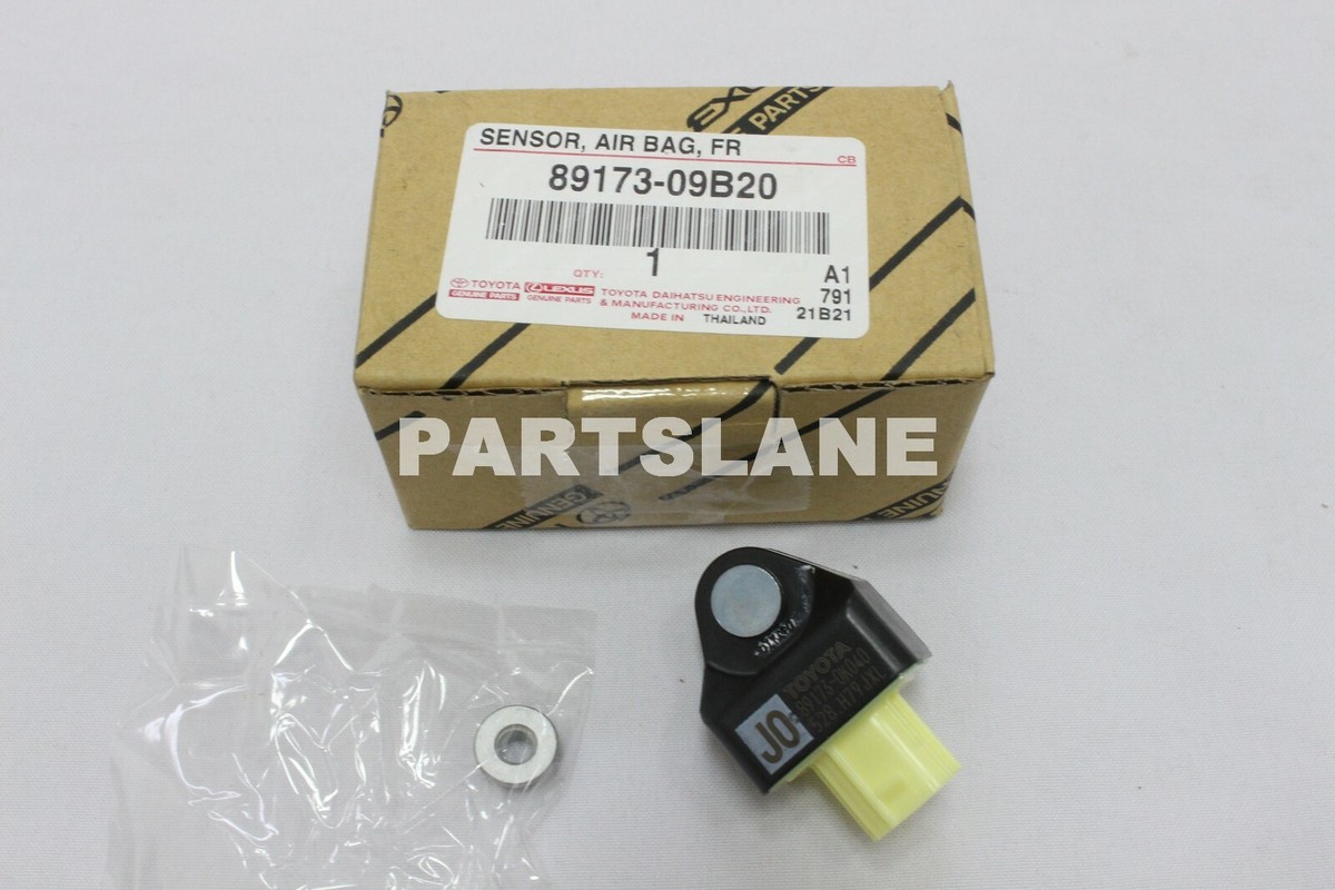 Cảm biến túi khí đầu xe Hilux 2016 Mã phụ tùng 8917309B20