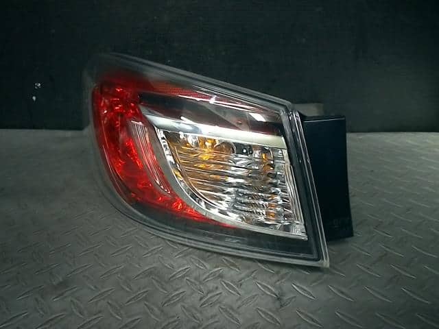 Đèn hậu ngoài Mazda 3 2010-2012 Mã phụ tùng BBP251160E