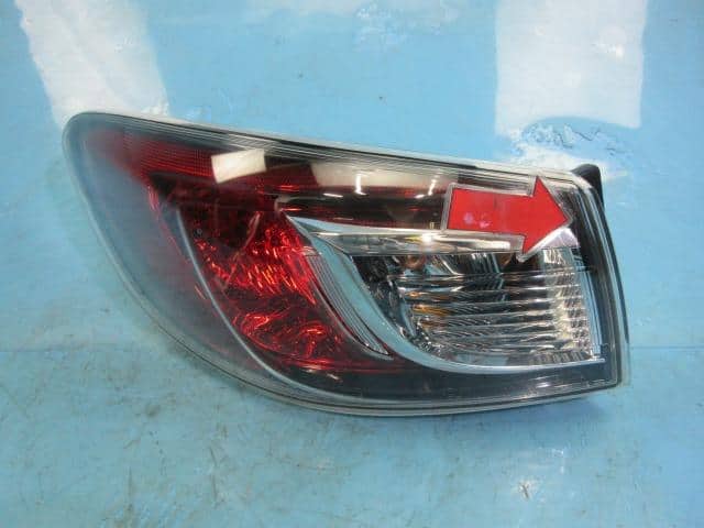 Đèn hậu ngoài Mazda 3 2010-2012 Mã phụ tùng BBP251160E