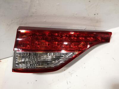 Đèn hậu trong Previa 2009 (Đèn lái sau Previa) Mã phụ tùng 8159128261-8159128262