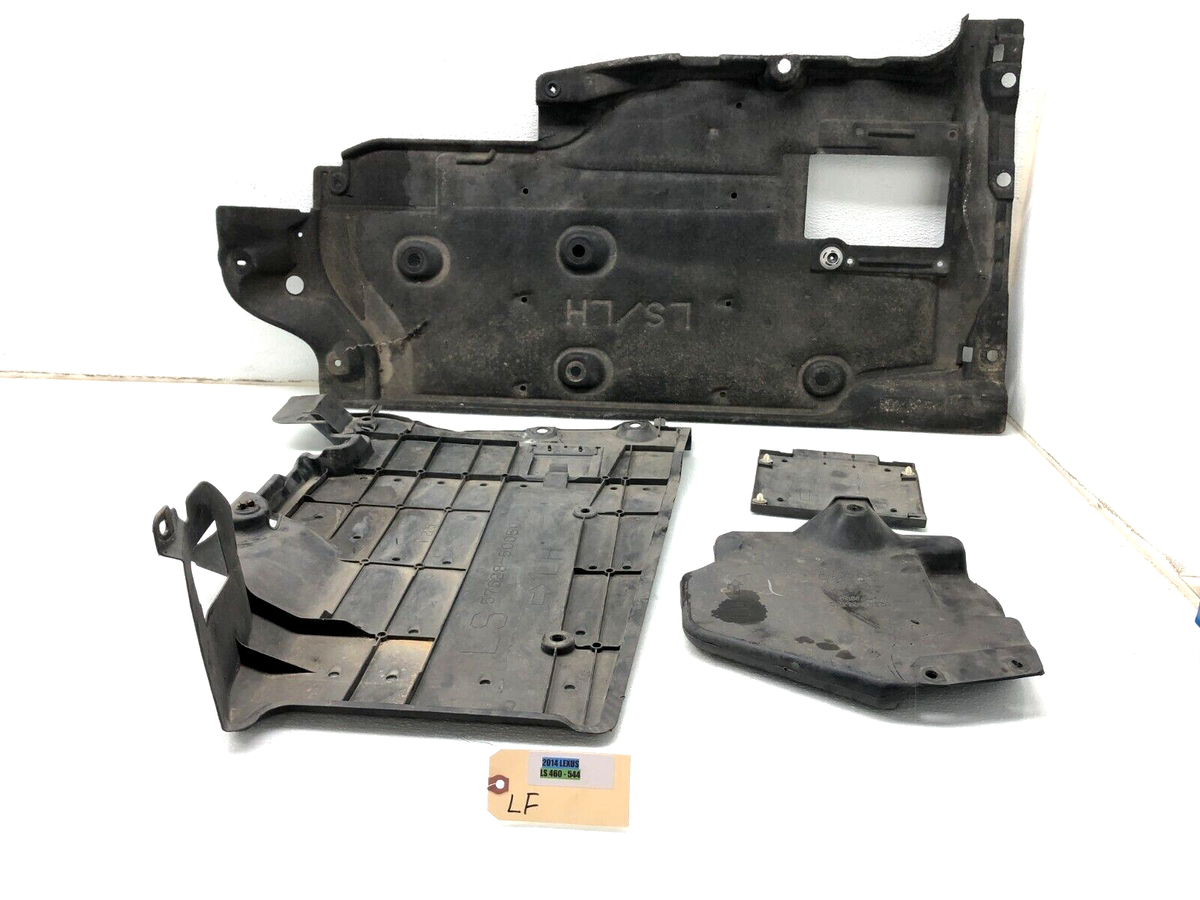 Ốp chắn bùn gầm sau Lexus LS600 (Giữa) Mã phụ tùng 5813650030