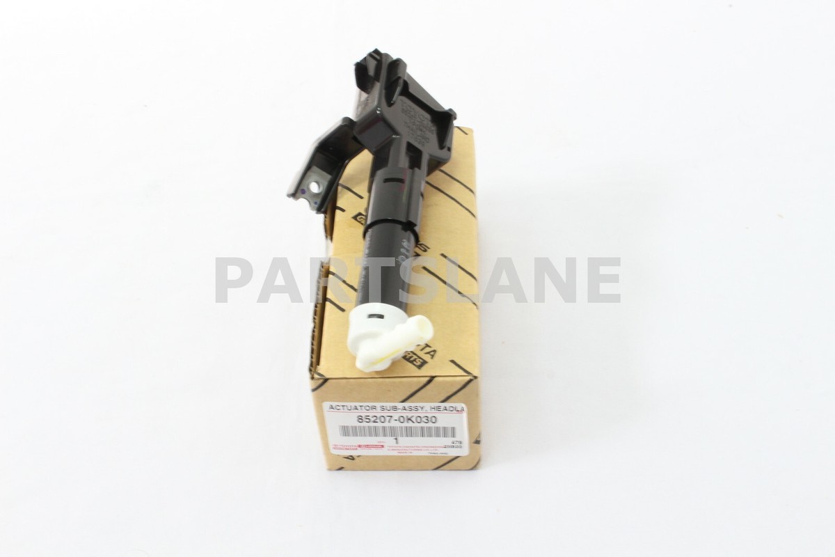 Cụm điều khiển phun nước rửa đèn pha Fortuner Mã phụ tùng 852070K030