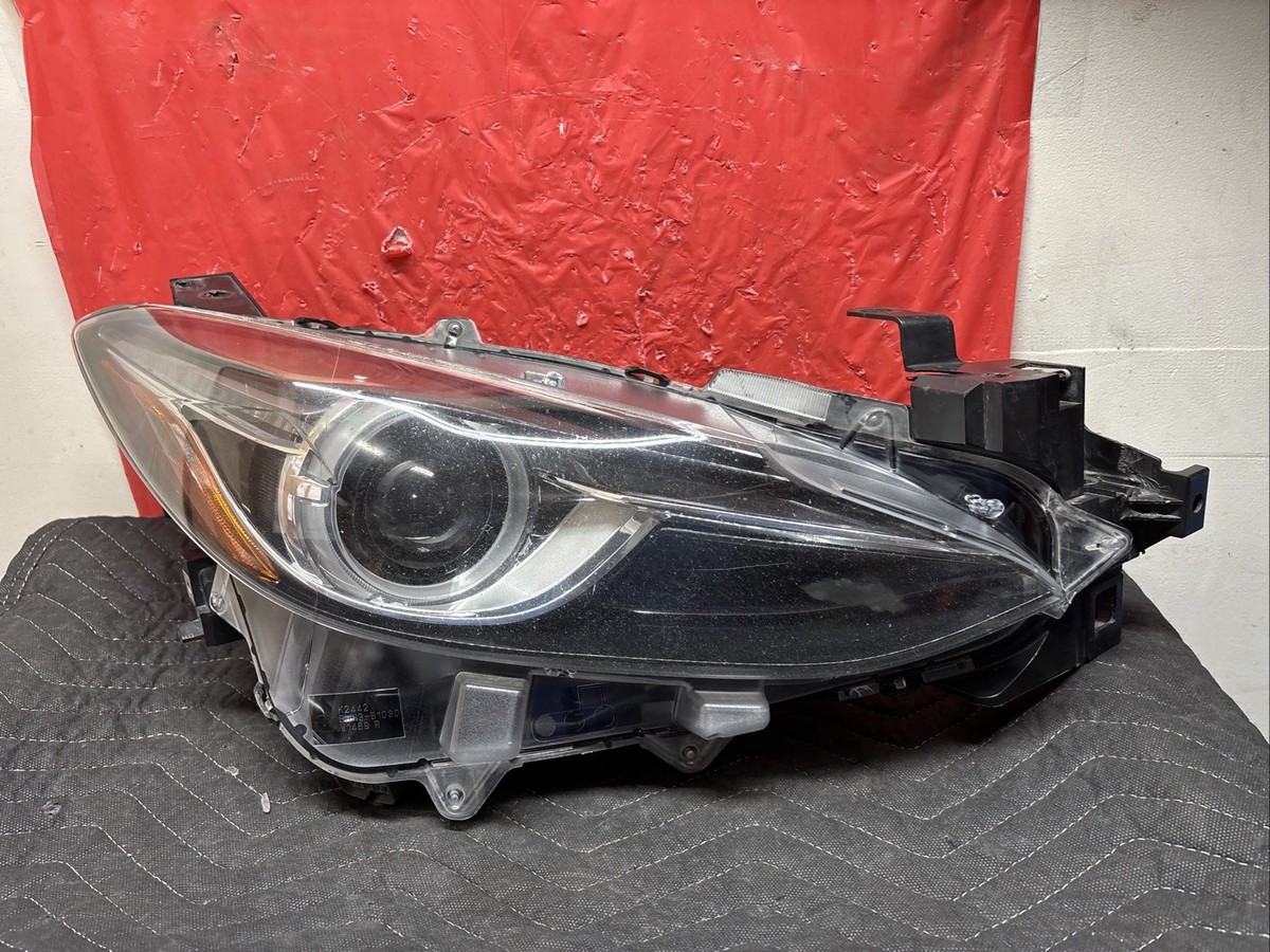 Đèn pha Mazda 3 2.0 2015 (có liếc) (Đèn lái trước Mazda 3 2.0 2015) Mã phụ tùng BHR351030