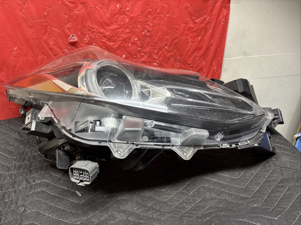 Đèn pha Mazda 3 2.0 2015 (có liếc) (Đèn lái trước Mazda 3 2.0 2015) Mã phụ tùng BHR351030