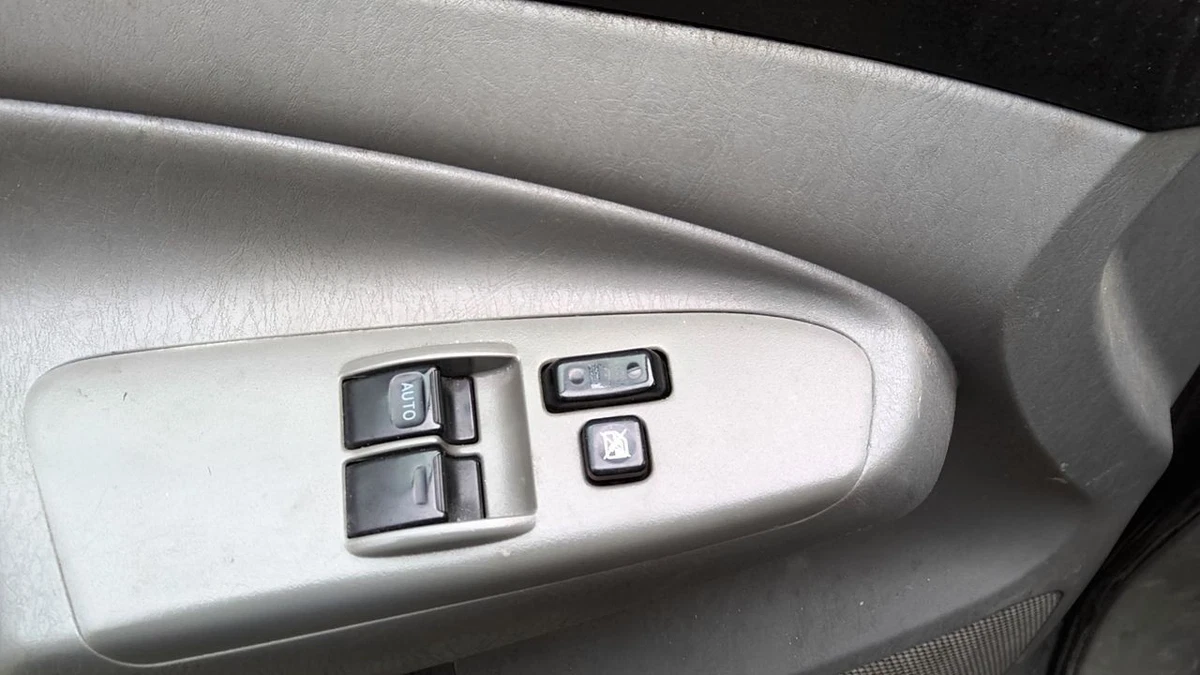 Ốp đèn ba đờ xốc trước Vios 2014 Mã phụ tùng PZ0490D007