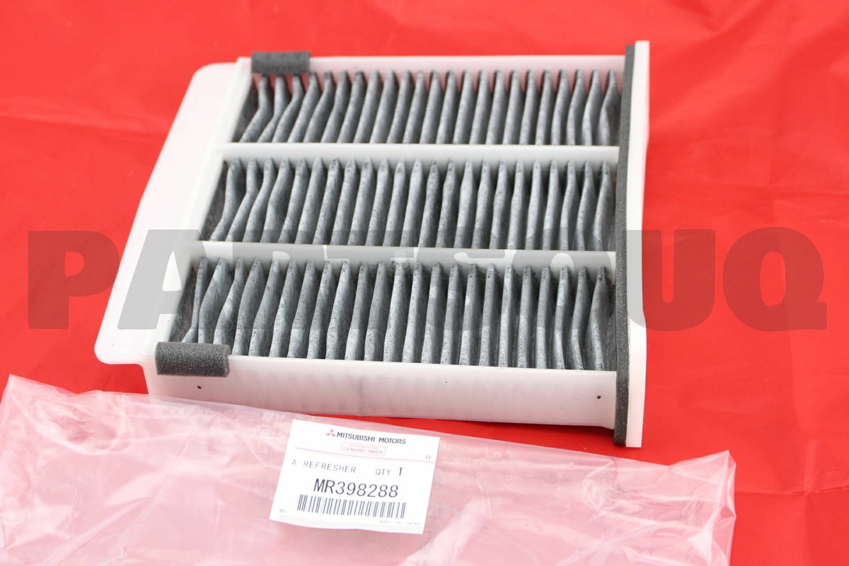 Ốp viền đèn hậu Pajero V45 Mã phụ tùng MR387639