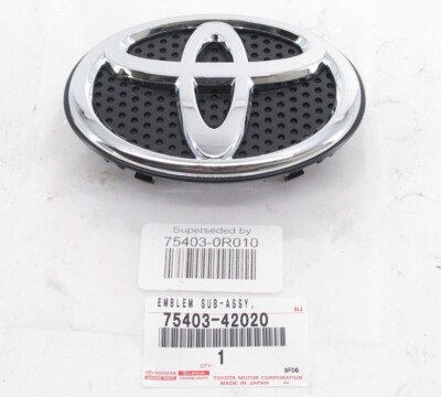 Chữ Royal Saloon xe Crown 3.0 Mã phụ tùng 7544330200