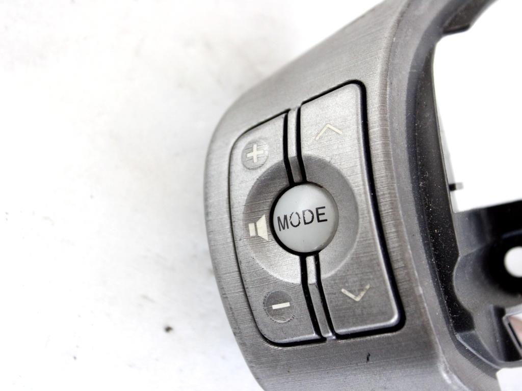 Công tắc điều khiển volume vô lăng Rav4 2008 (Công tắc điều khiển trên vô lăng Rav4) Mã phụ tùng 8424742030