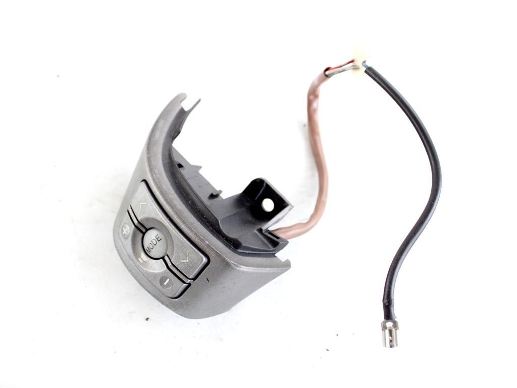 Công tắc điều khiển volume vô lăng Rav4 2008 (Công tắc điều khiển trên vô lăng Rav4) Mã phụ tùng 8424742030