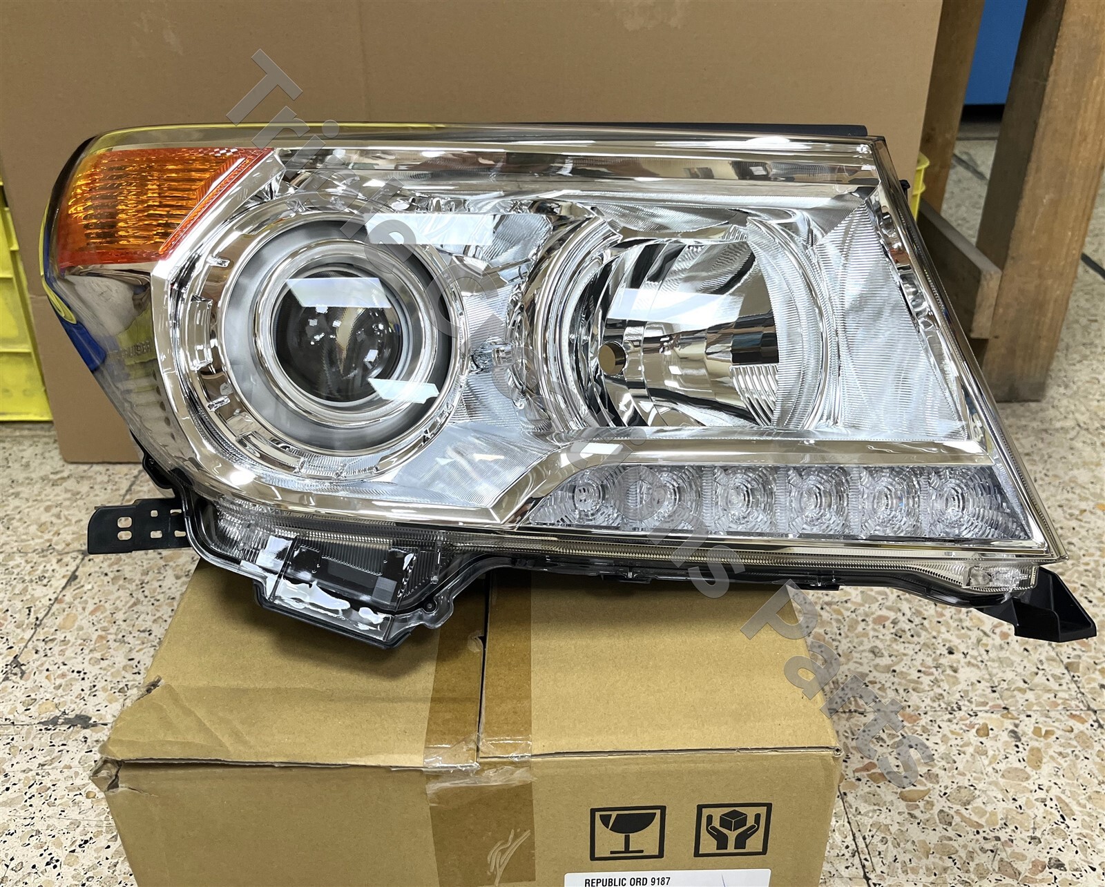 Đèn pha Land Cruiser 2013 (Đèn lái trước Land 2013) Mã phụ tùng 8114560F30