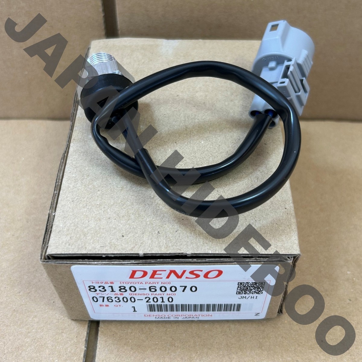 Ốp đèn soi biển số Prado 2010 Mã phụ tùng 7681260070